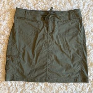 REI Aldervale cargo olive green mini skirt activewear, Size 4